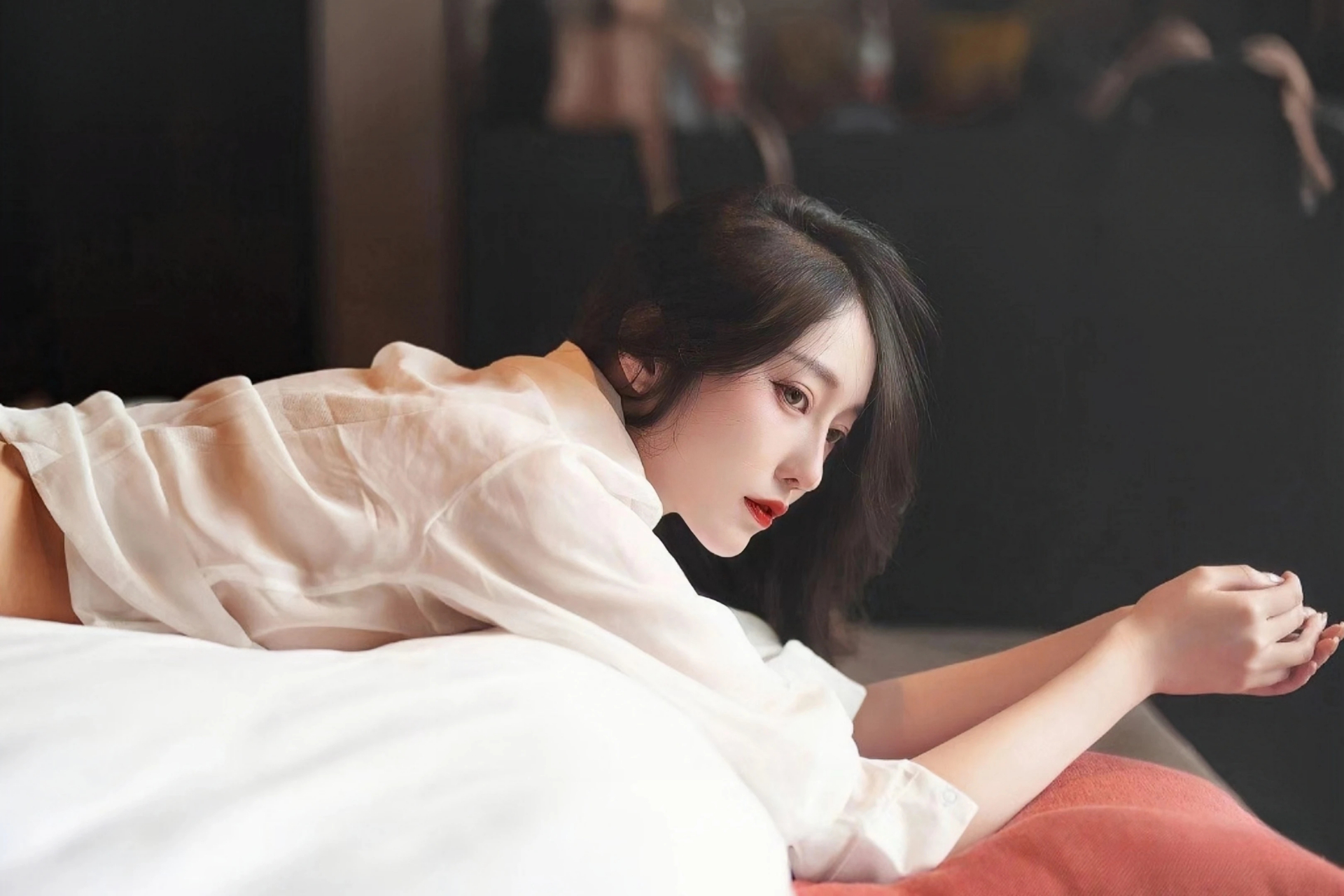 王毅会见上海合作组织秘书长叶尔梅克巴耶夫